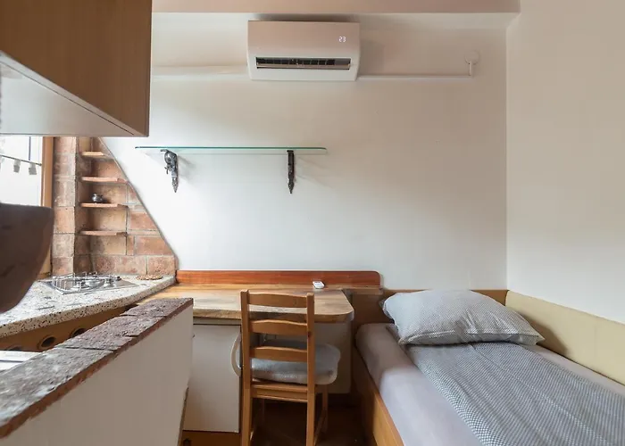 Cozy, Bright And Affordable Single - Free Parking Apartment *